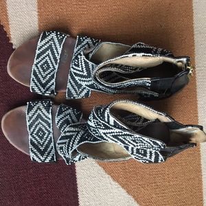 Matt Bernson Size 8 Beaded Wedge sandal